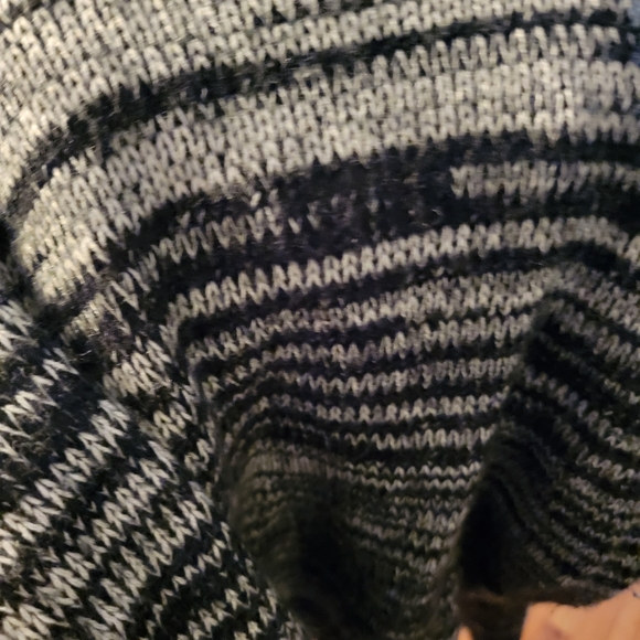 3 for 20 Size lg Knit tunic sweater - Picture 3 of 3